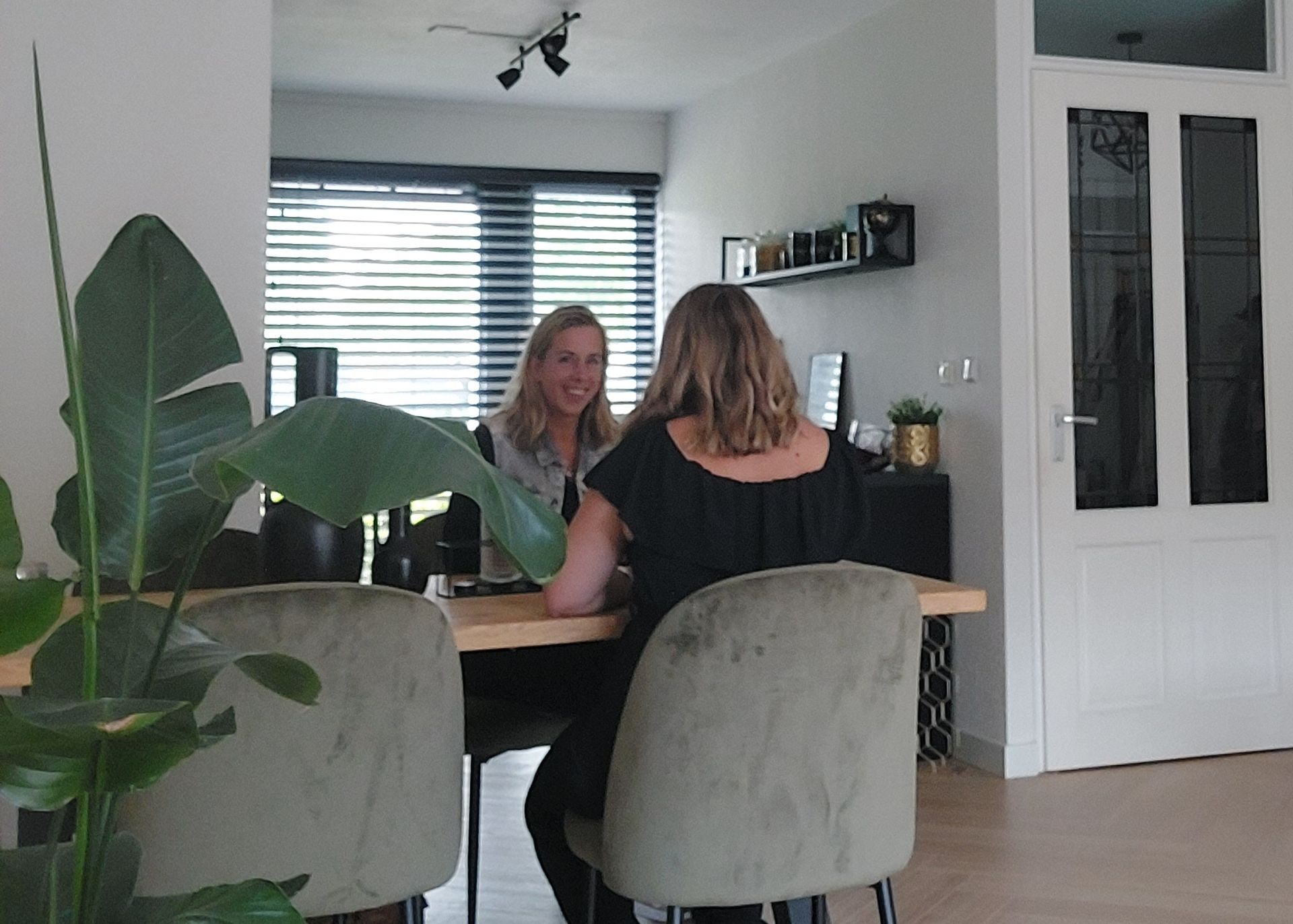Lisa tijdens een persoonlijk lifecoaching-gesprek met een klant in Deventer